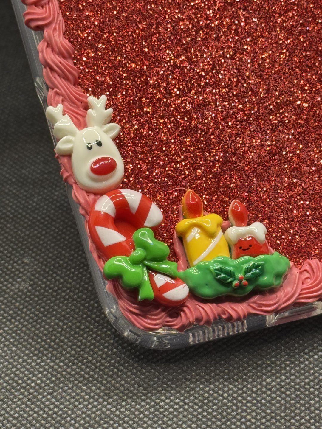 Rojo de Navidad — detalle de carcasa hecha por Nolai Deco
