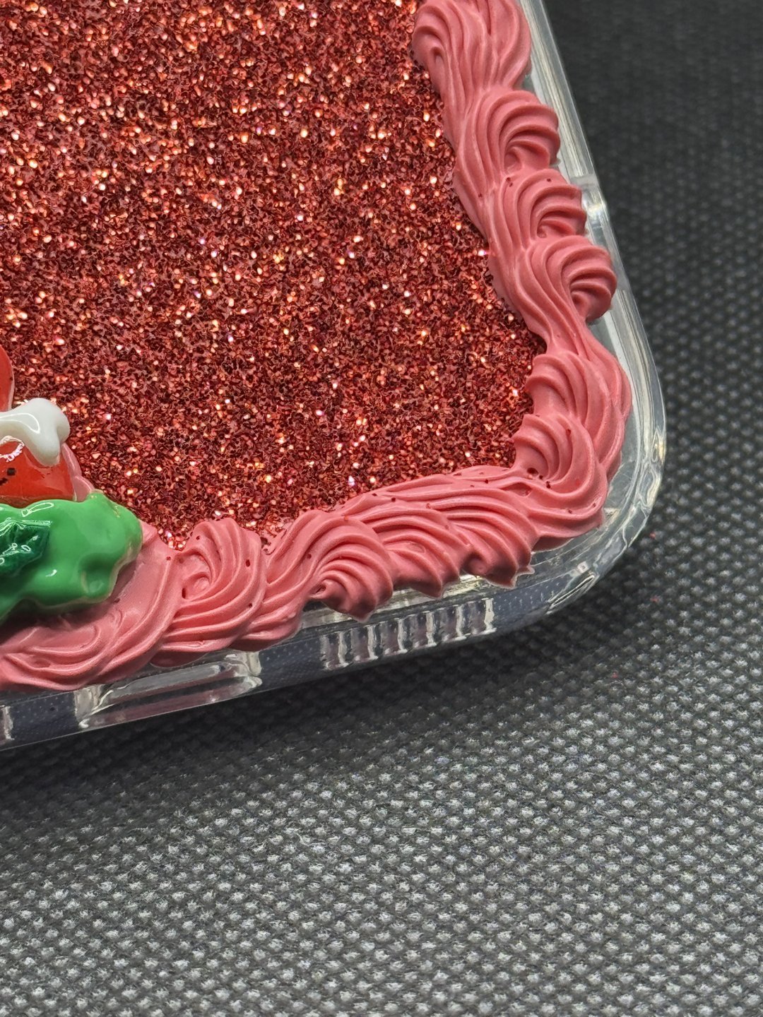 Rojo de Navidad — detalle de carcasa hecha por Nolai Deco