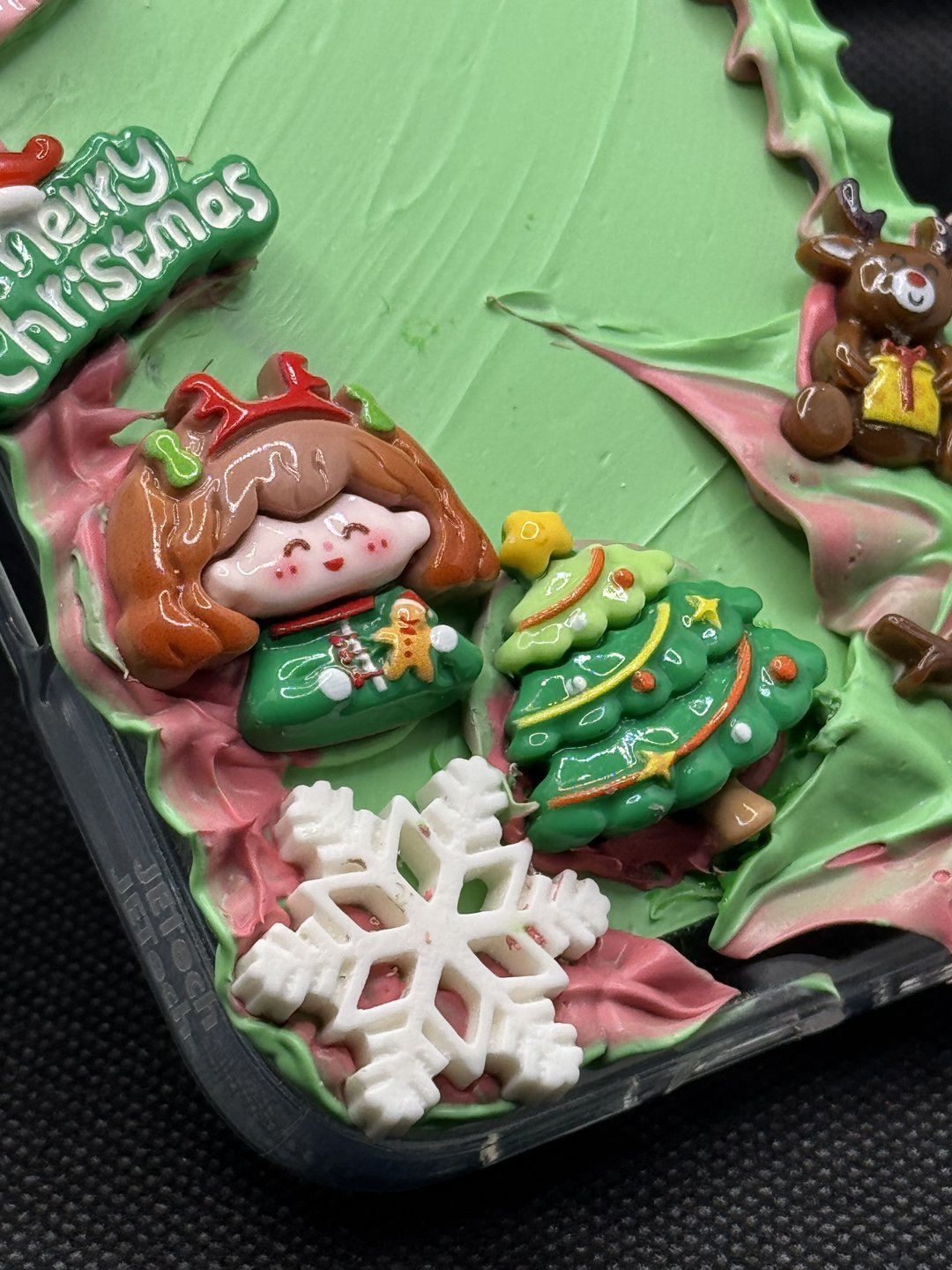 Navidad en verde — detalle de carcasa hecha por Nolai Deco