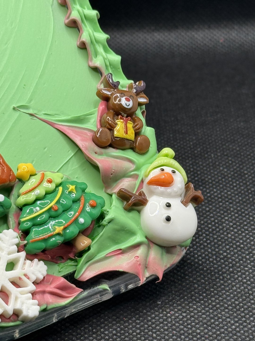 Navidad en verde — detalle de carcasa hecha por Nolai Deco